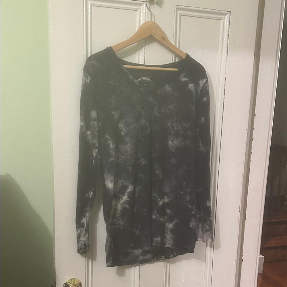 Earth Yoga Black and White Long Sleeve Tee